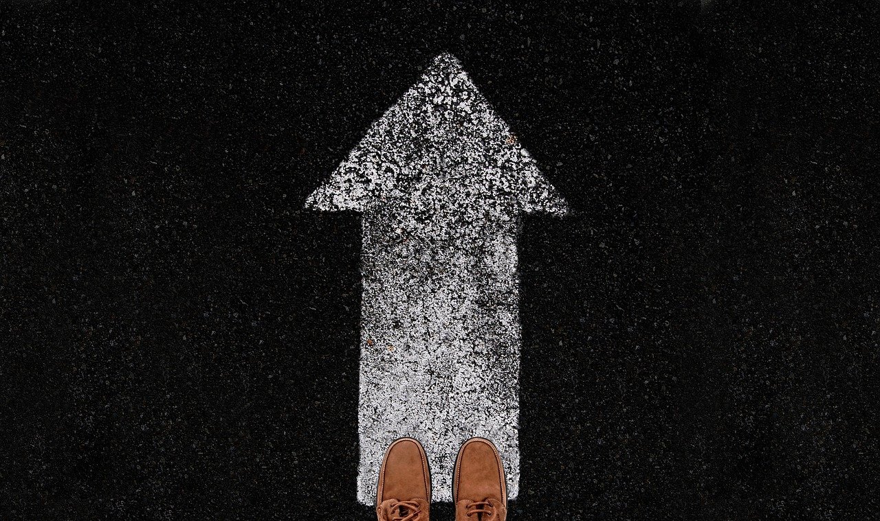 Arrow Shoes Beginning Start Upward  - Tumisu / Pixabay